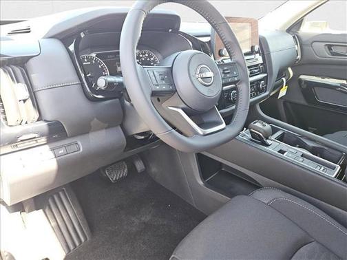 2025 Nissan Pathfinder SV FWD