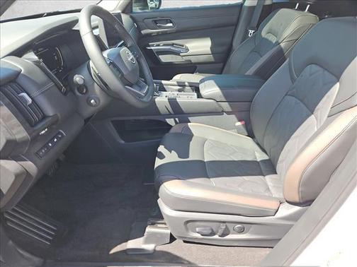 Everest White Pearl Tricoat 2026 Nissan Pathfinder Platinum