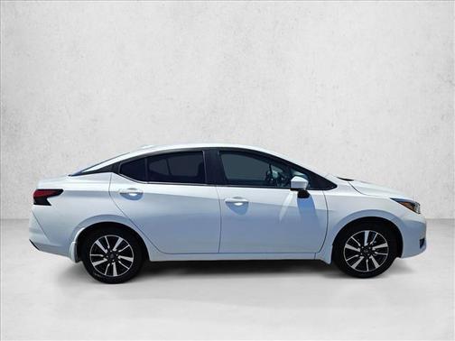 Aspen White Tricoat 2025 Nissan Versa 1.6 SV