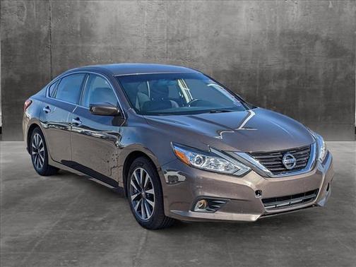 Photo 3 of 16 of 2017 Nissan Altima 2.5 SV