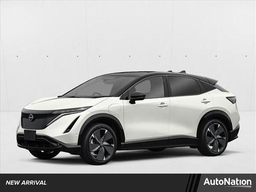 Everest White Pearl Tricoat/Black Diamond Pearl 2023 Nissan ARIYA EVOLVE+