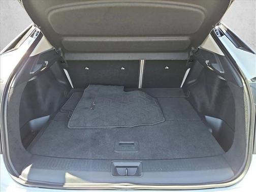 Everest White Pearl Tricoat/Black Diamond Pearl 2023 Nissan ARIYA EVOLVE+
