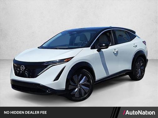 Everest White Pearl Tricoat/Black Diamond Pearl 2023 Nissan ARIYA EVOLVE+