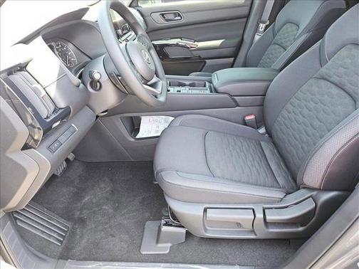 2025 Nissan Pathfinder S FWD