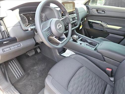 2025 Nissan Pathfinder S FWD