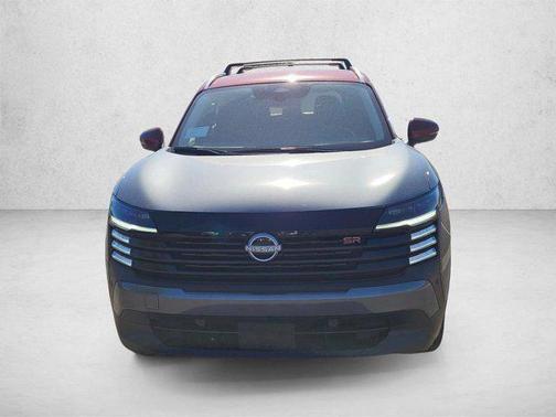 Gun Metallic/Scarlet Ember Tintcoat 2026 Nissan Kicks SR