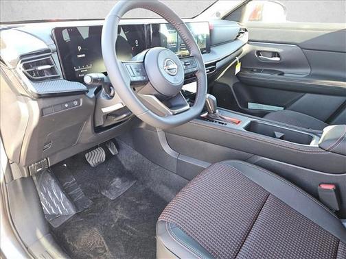 Gun Metallic/Scarlet Ember Tintcoat 2026 Nissan Kicks SR