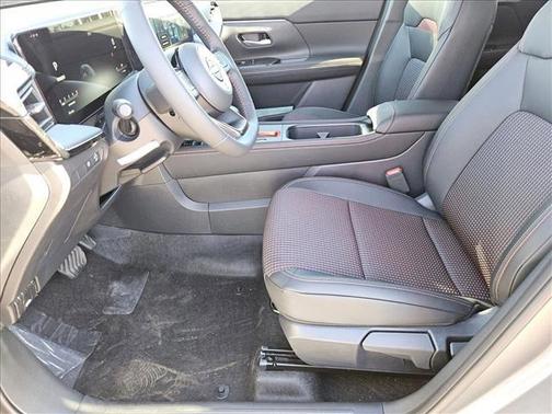 Gun Metallic/Scarlet Ember Tintcoat 2026 Nissan Kicks SR