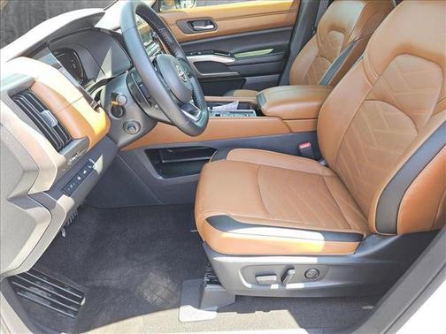 2025 Nissan Pathfinder Platinum FWD