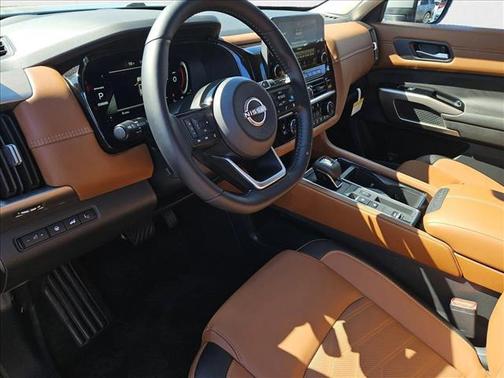 2025 Nissan Pathfinder Platinum FWD