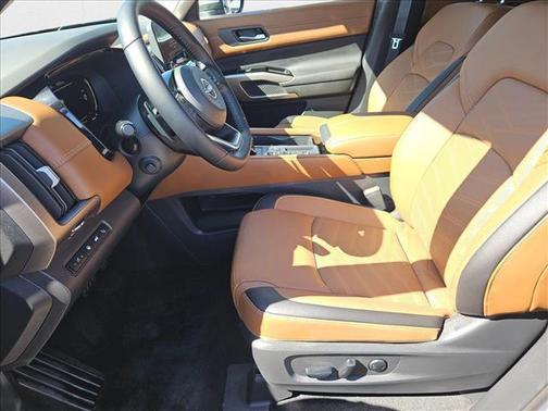 2025 Nissan Pathfinder Platinum FWD