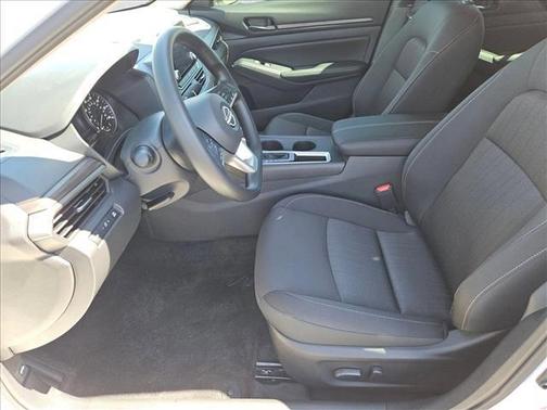 Pearl White Tricoat 2026 Nissan Altima SV FWD