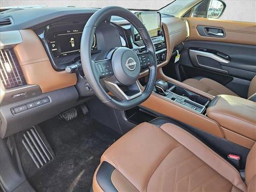 2025 Nissan Pathfinder Platinum FWD