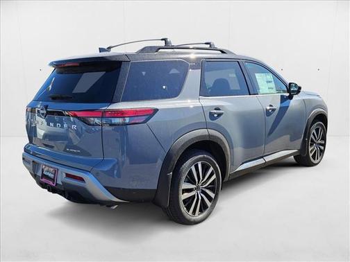 2025 Nissan Pathfinder Platinum FWD