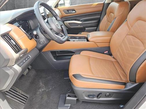 2025 Nissan Pathfinder Platinum FWD