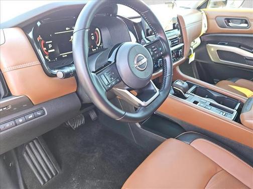 2025 Nissan Pathfinder Platinum FWD