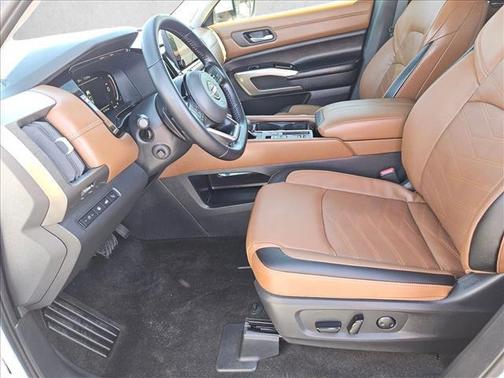 2025 Nissan Pathfinder Platinum FWD