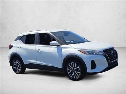 Aspen White Tricoat 2023 Nissan Kicks SV