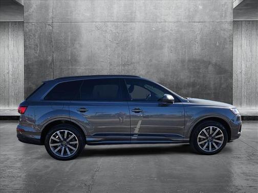 2022 Audi Q7 45 Premium Plus