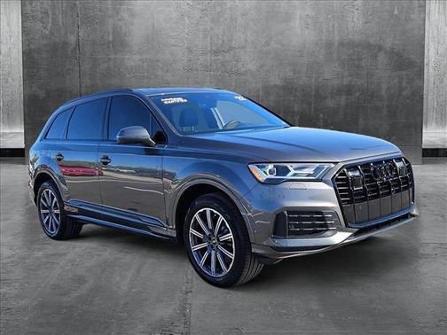 2022 Audi Q7 45 Premium Plus