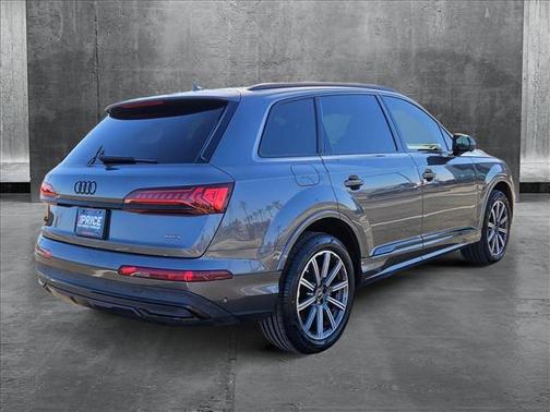 2022 Audi Q7 45 Premium Plus