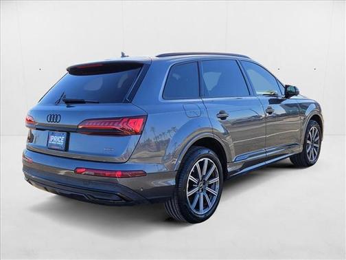 2022 Audi Q7 45 Premium Plus