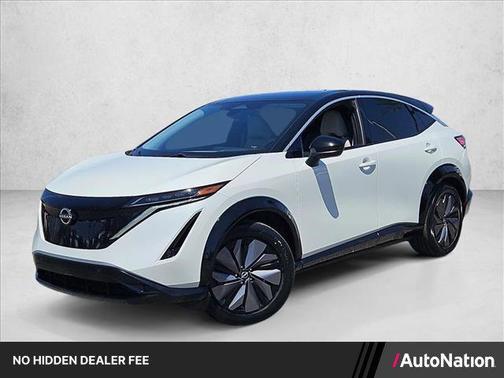 Everest White Pearl Tricoat/Black Diamond Pearl 2023 Nissan ARIYA ENGAGE