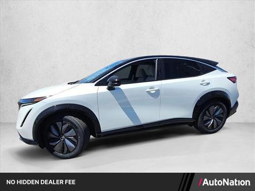 Everest White Pearl Tricoat/Black Diamond Pearl 2023 Nissan ARIYA ENGAGE