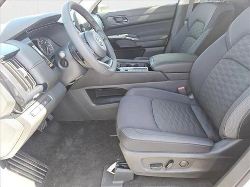 2025 Nissan Pathfinder SV FWD