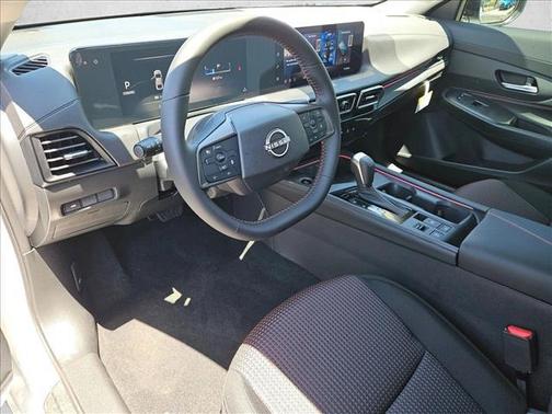 Aspen White Tricoat/Super Black 2026 Nissan Sentra SR