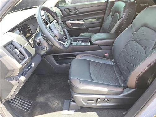2025 Nissan Pathfinder Platinum FWD