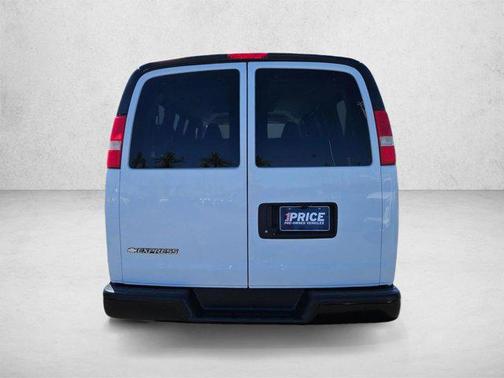 Summit White 2018 Chevrolet Express 2500 LT