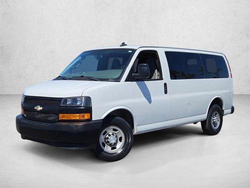 Summit White 2018 Chevrolet Express 2500 LT
