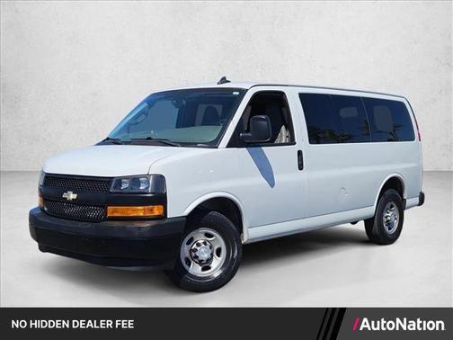 Summit White 2018 Chevrolet Express 2500 LT