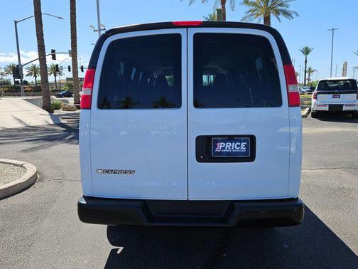 Summit White 2018 Chevrolet Express 2500 LS