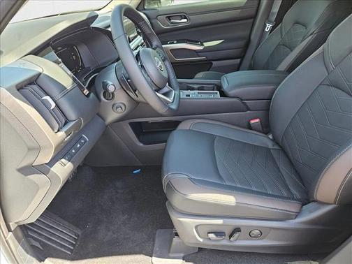 2025 Nissan Pathfinder Platinum FWD
