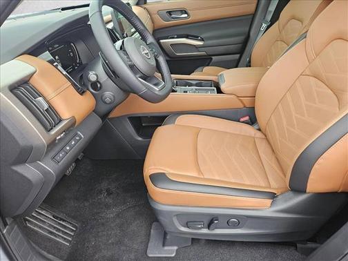 2025 Nissan Pathfinder Platinum FWD