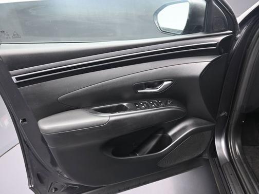 2022 Hyundai TUCSON SE
