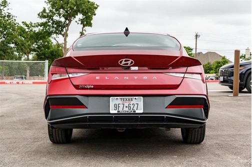 2025 Hyundai ELANTRA SEL