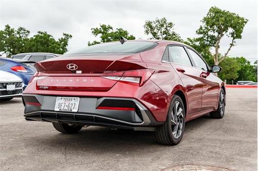 2025 Hyundai ELANTRA SEL