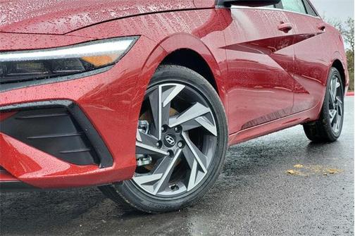 2025 Hyundai ELANTRA SEL