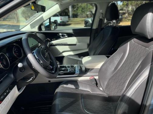 2024 Kia Carnival EX