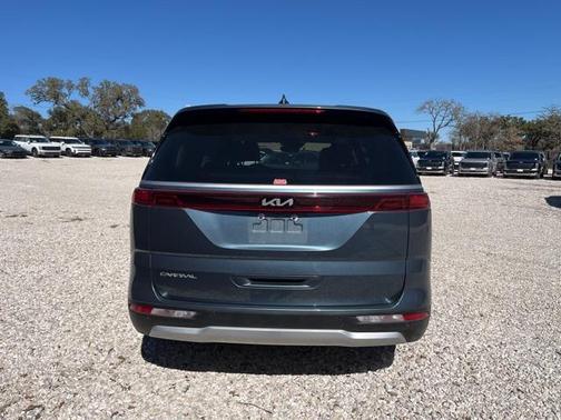 2024 Kia Carnival EX
