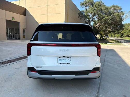 Snow White Pearl 2025 Kia Carnival LXS