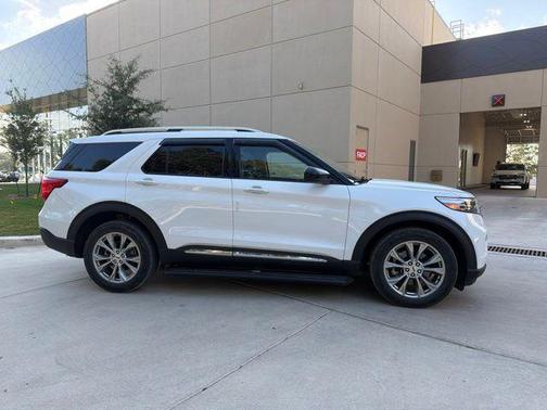 White 2023 Ford Explorer Limited