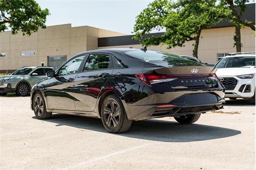 2021 Hyundai ELANTRA SEL