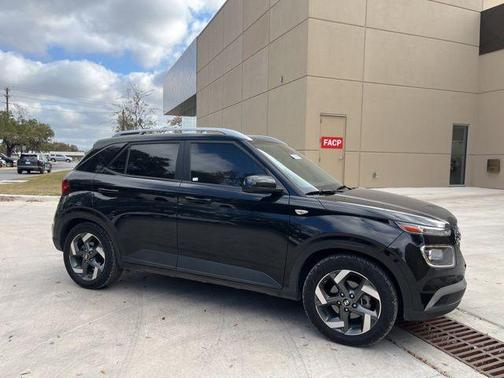 2023 Hyundai VENUE SEL