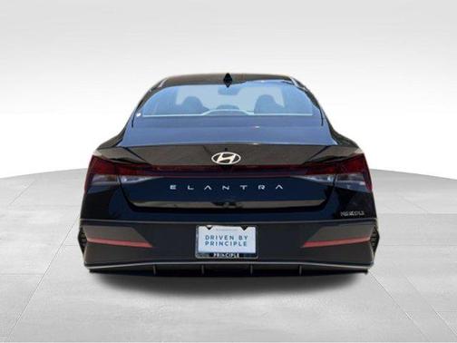 Abyss Black 2026 Hyundai ELANTRA SE