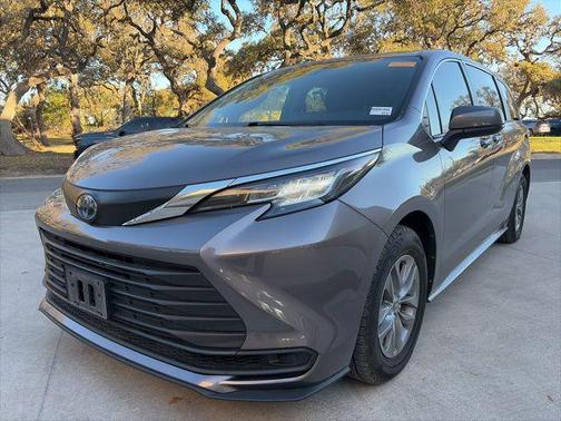 Predawn Gray Mica 2022 Toyota Sienna LE
