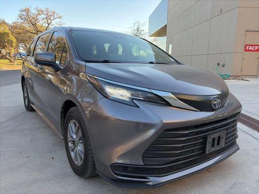 Predawn Gray Mica 2022 Toyota Sienna LE